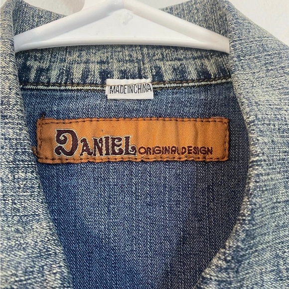 Daniel Original Design Embellished Embroidered Denim Jacket NWOT size M - Picture 6 of 9